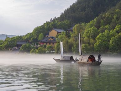 《江山多娇：仙宫帆影》  Fairyland: Sail Boats and Temple on Water （组图5/7）